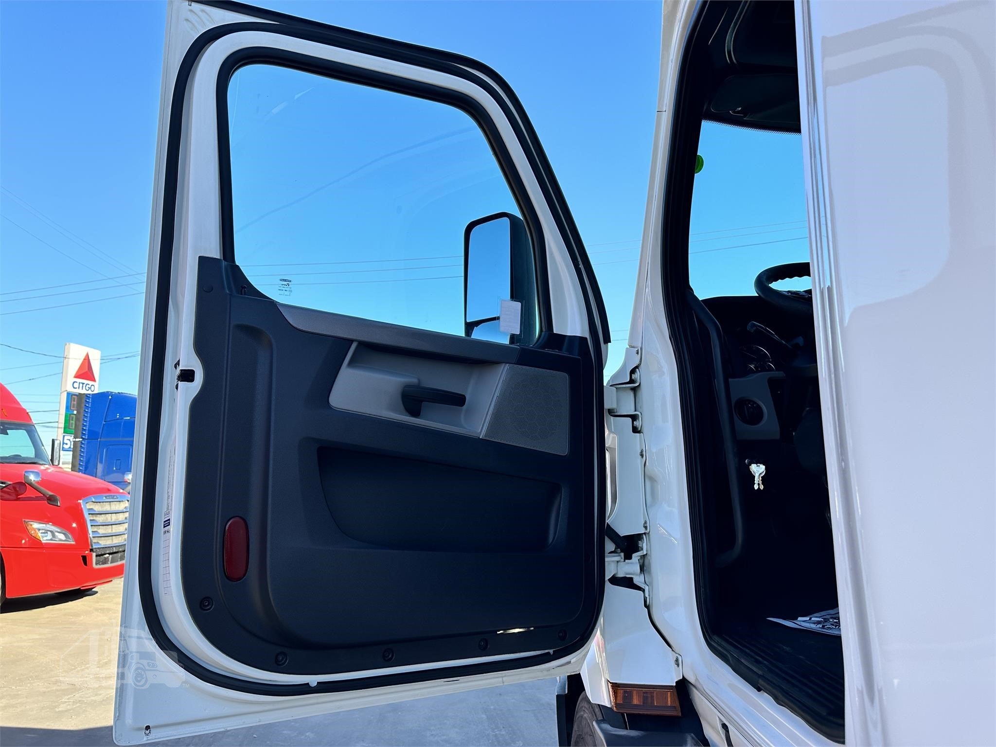 2020 FREIGHTLINER CASCADIA 116