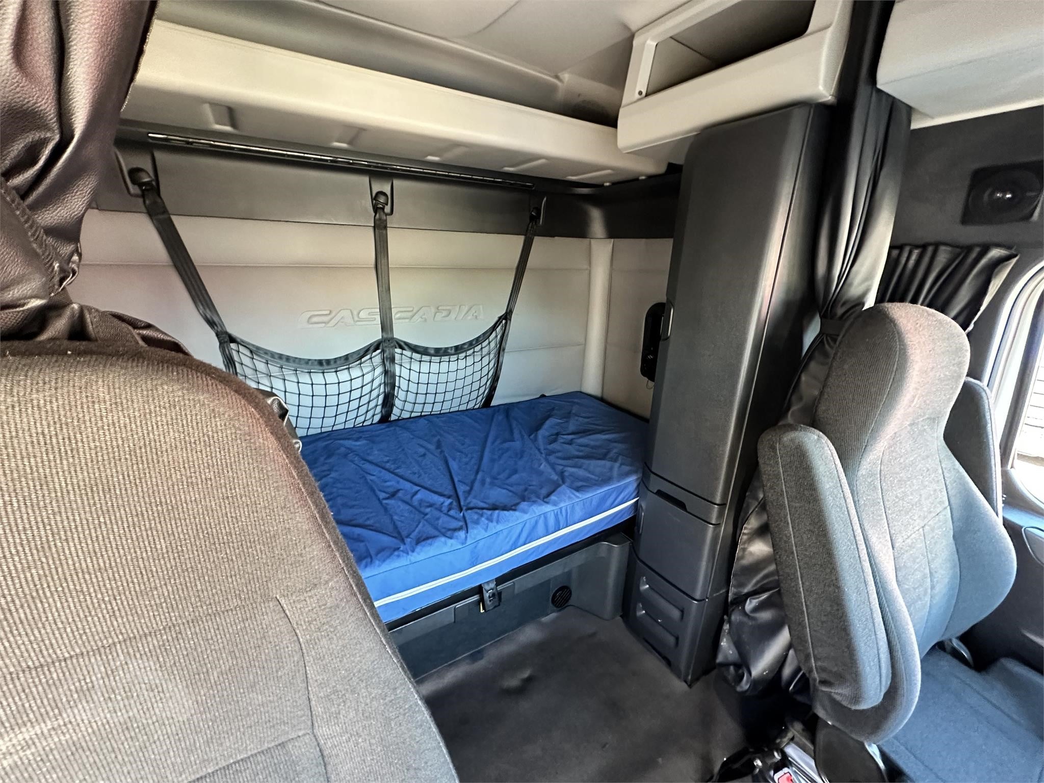 2020 FREIGHTLINER CASCADIA 116