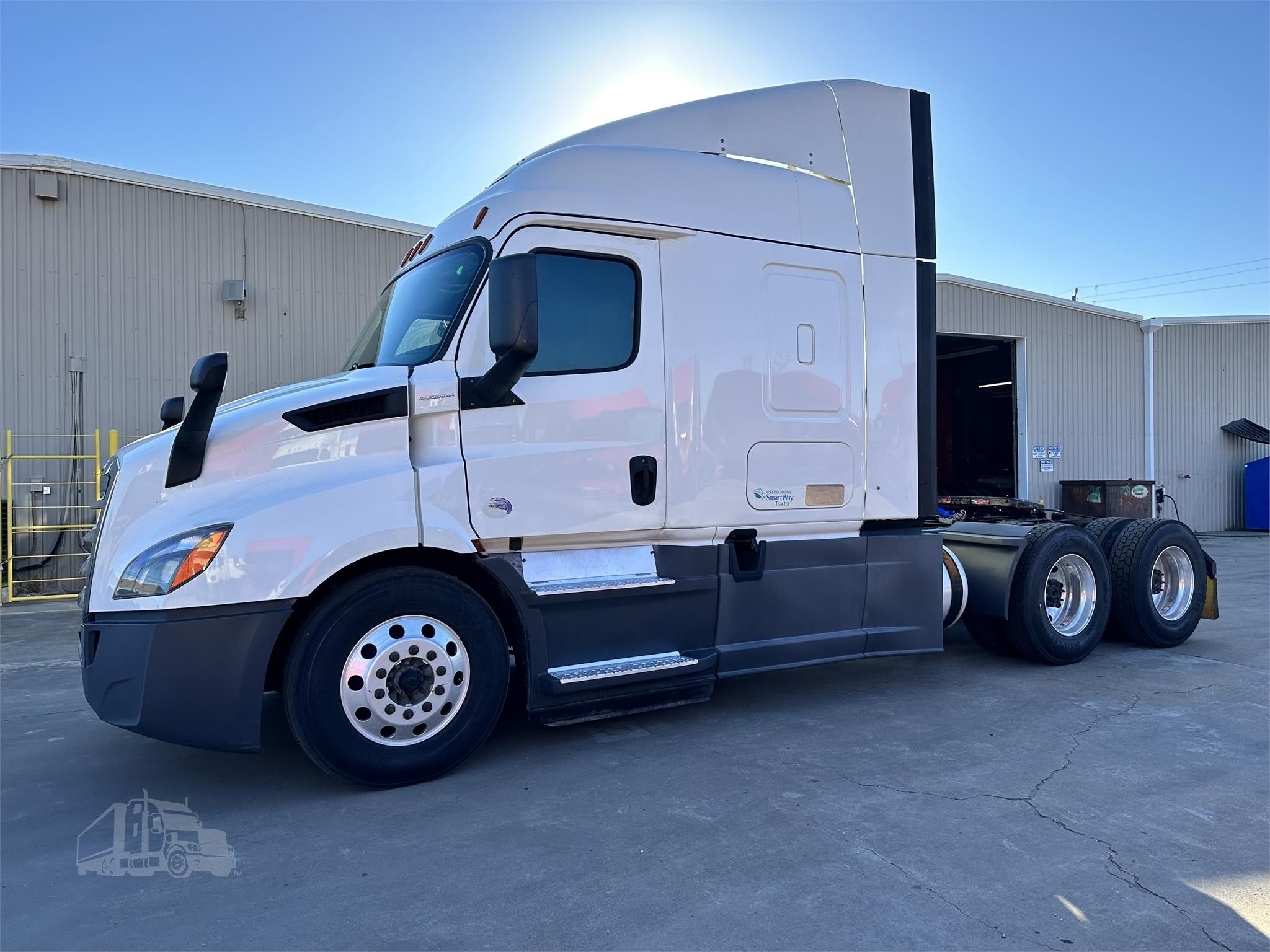 2020 FREIGHTLINER CASCADIA 116