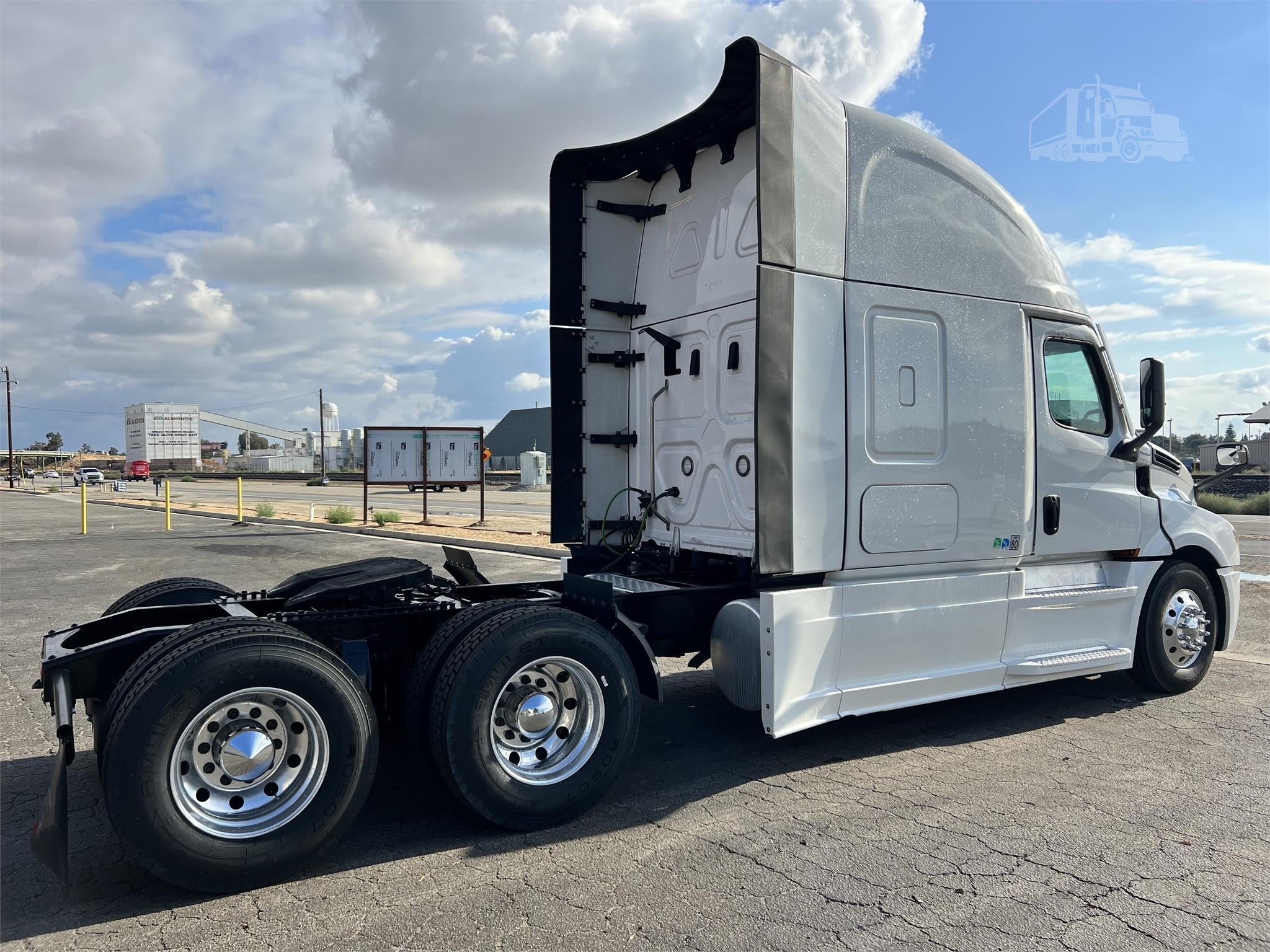2023 FREIGHTLINER CASCADIA 126