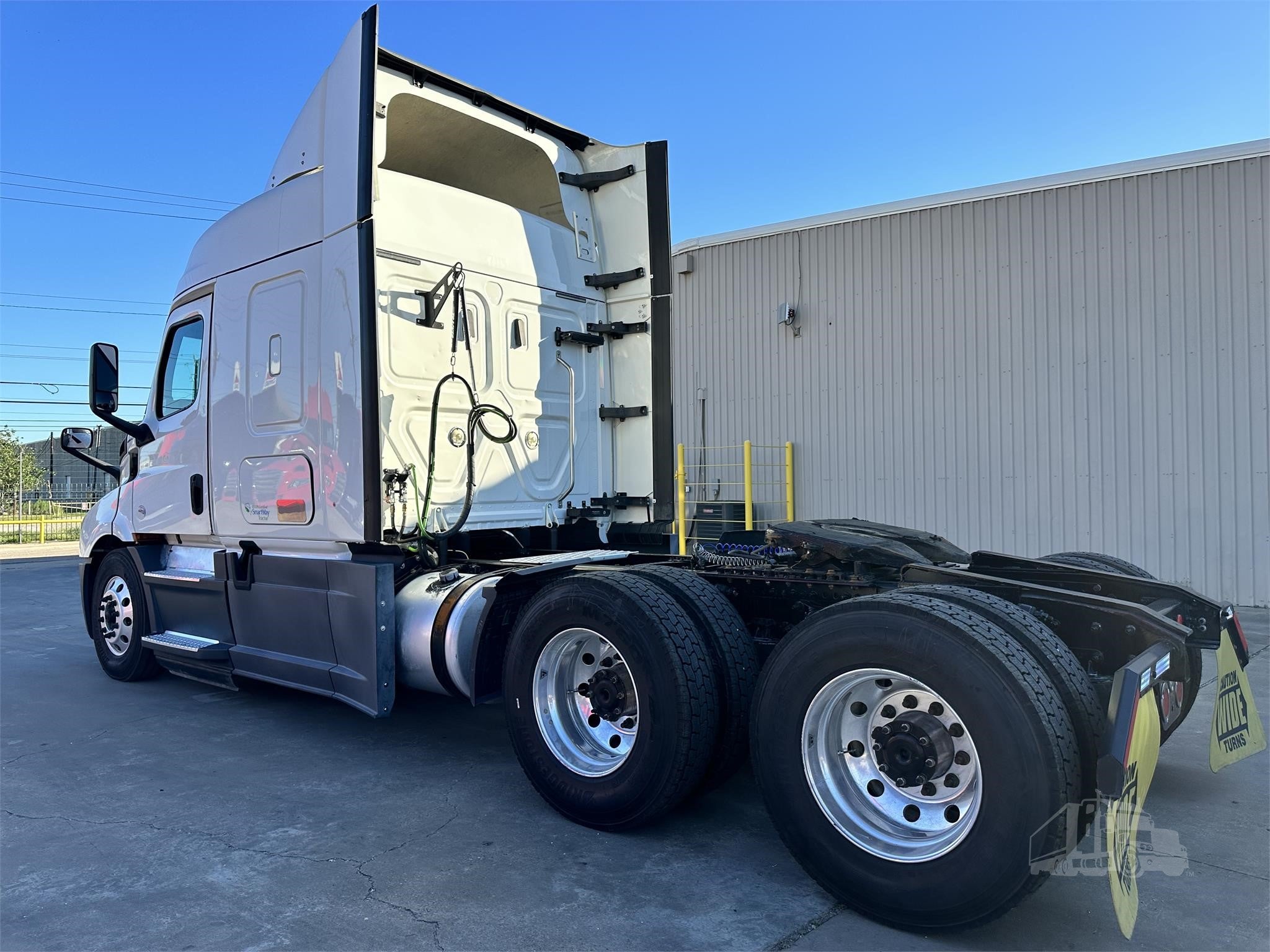 2020 FREIGHTLINER CASCADIA 116