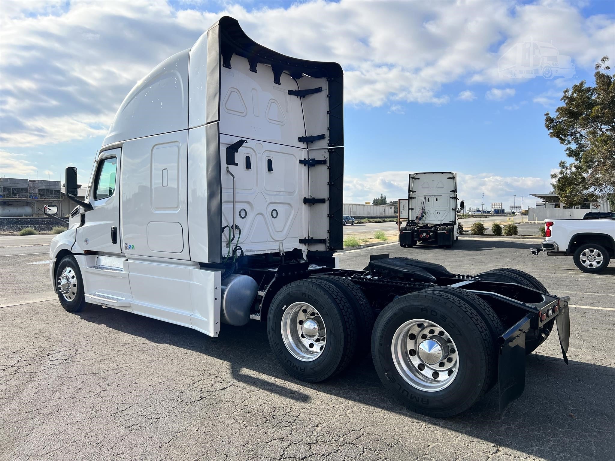 2023 FREIGHTLINER CASCADIA 126
