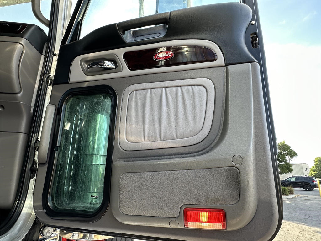 2021 PETERBILT 389  STOCK #HPk3648