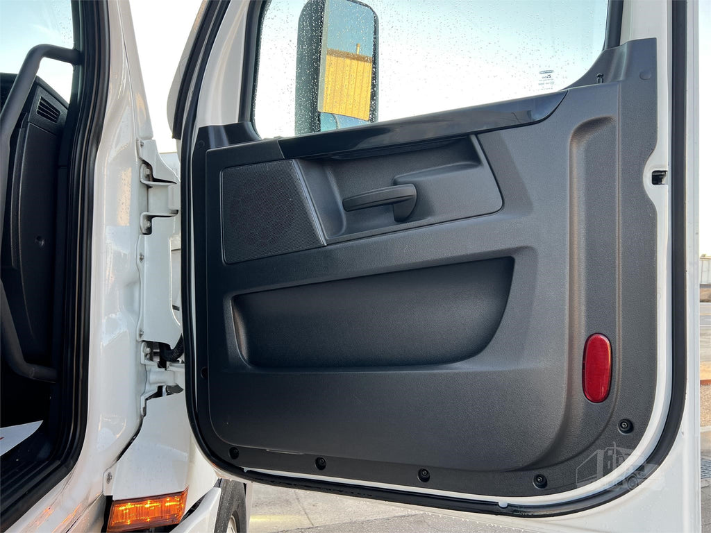 2023 FREIGHTLINER CASCADIA 126