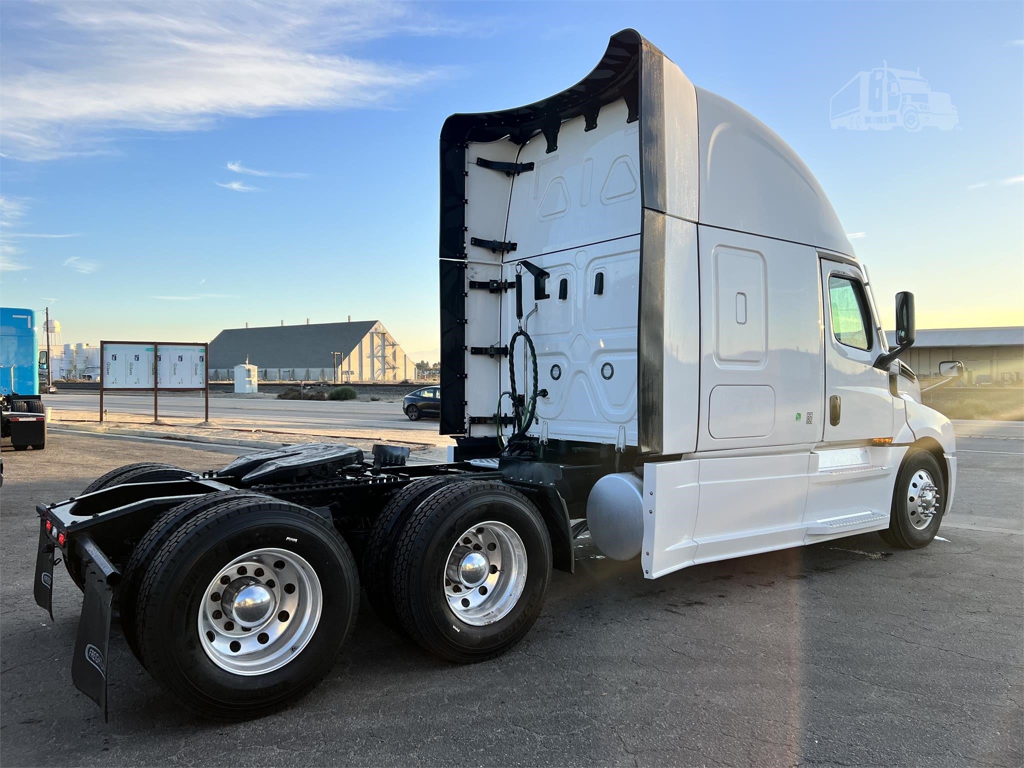2023 FREIGHTLINER CASCADIA 126