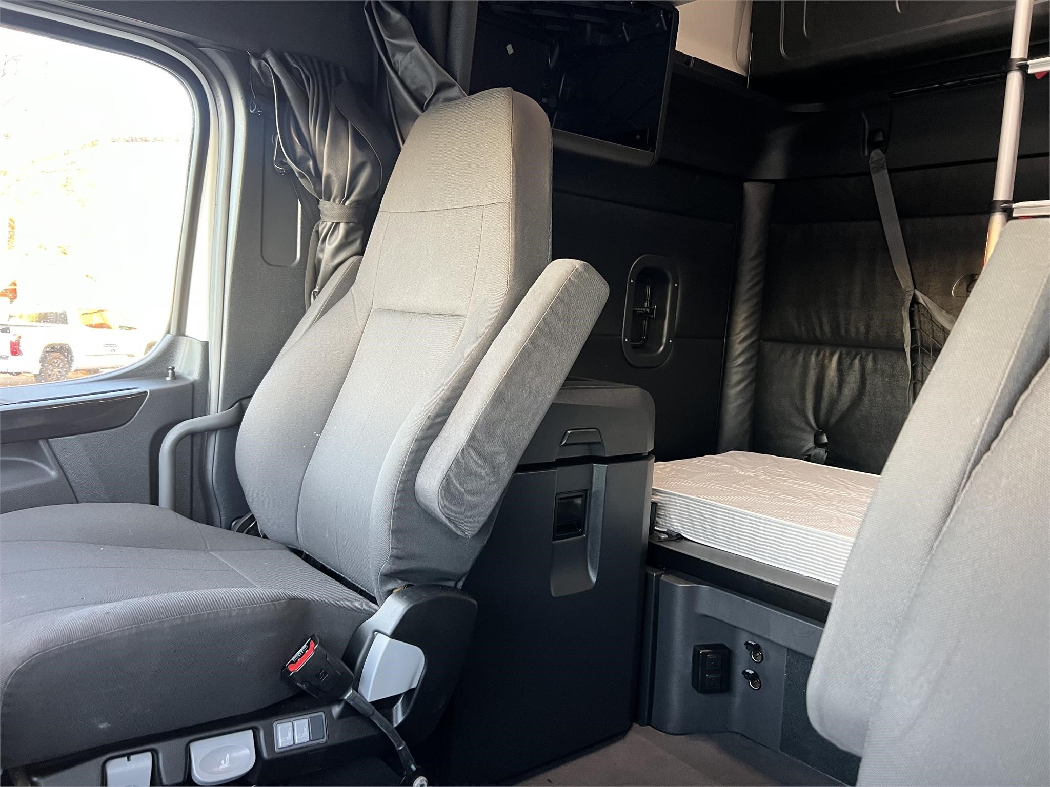 2023 FREIGHTLINER CASCADIA 126