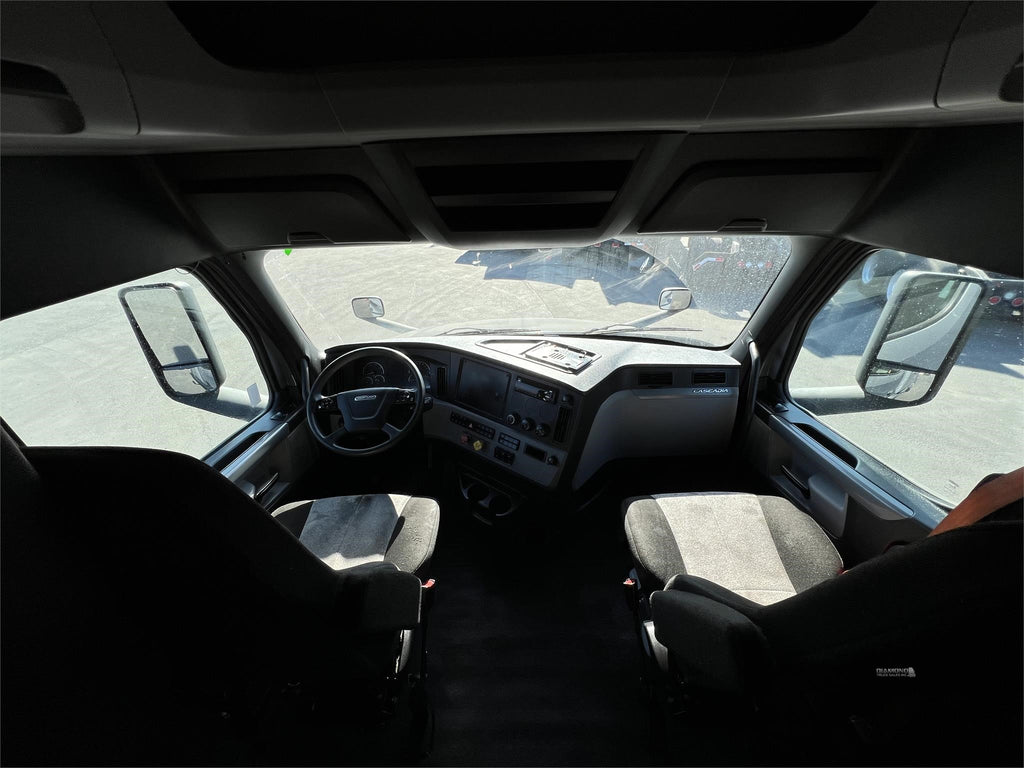 2020 FREIGHTLINER CASCADIA 126 STOCK#GJH645