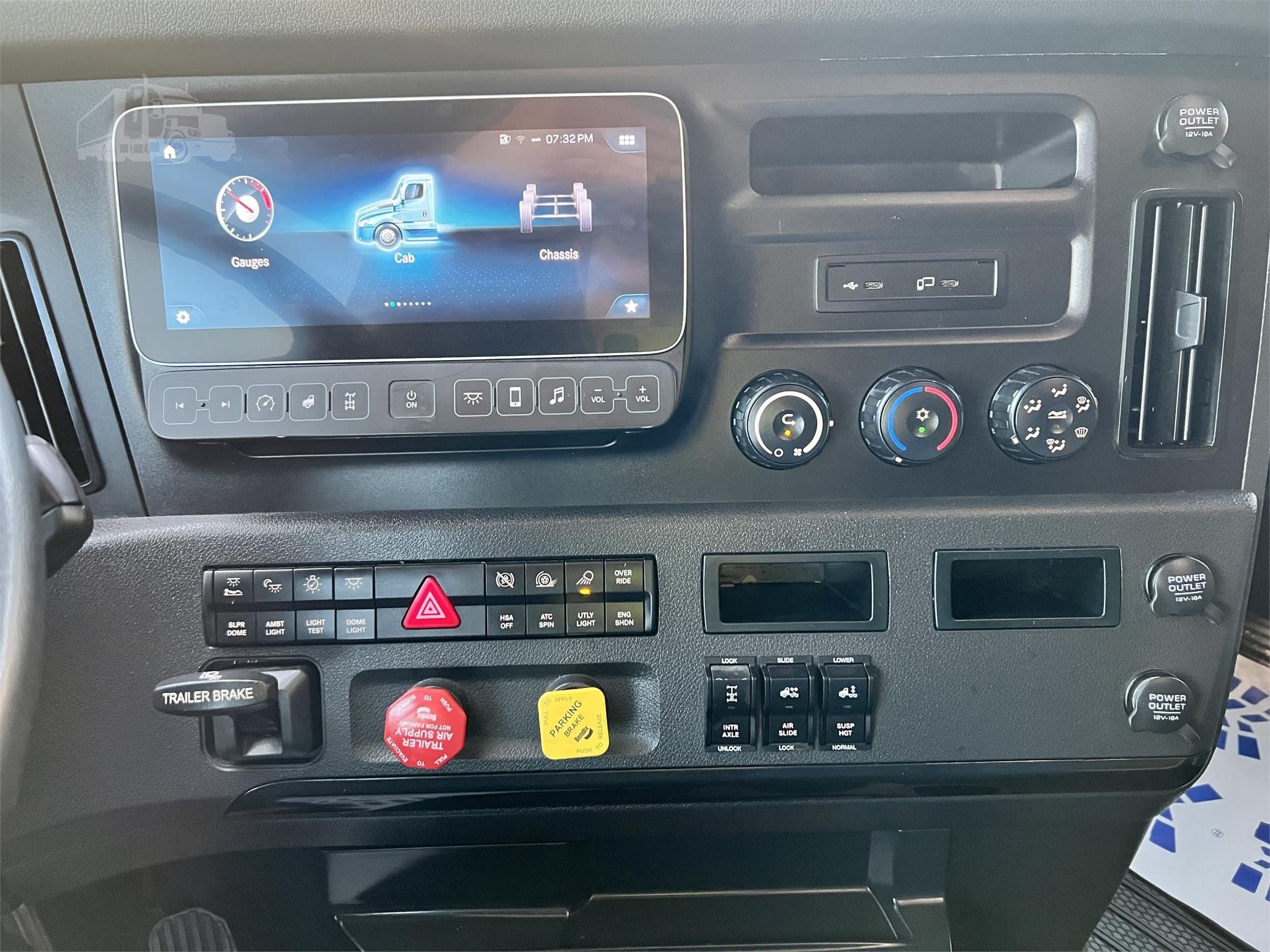2023 FREIGHTLINER CASCADIA 126